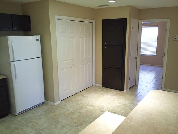5th image of 119 N Glenwood Dr APT A