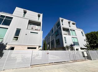 6016 W Beachwood Ln, Los Angeles, CA 90038