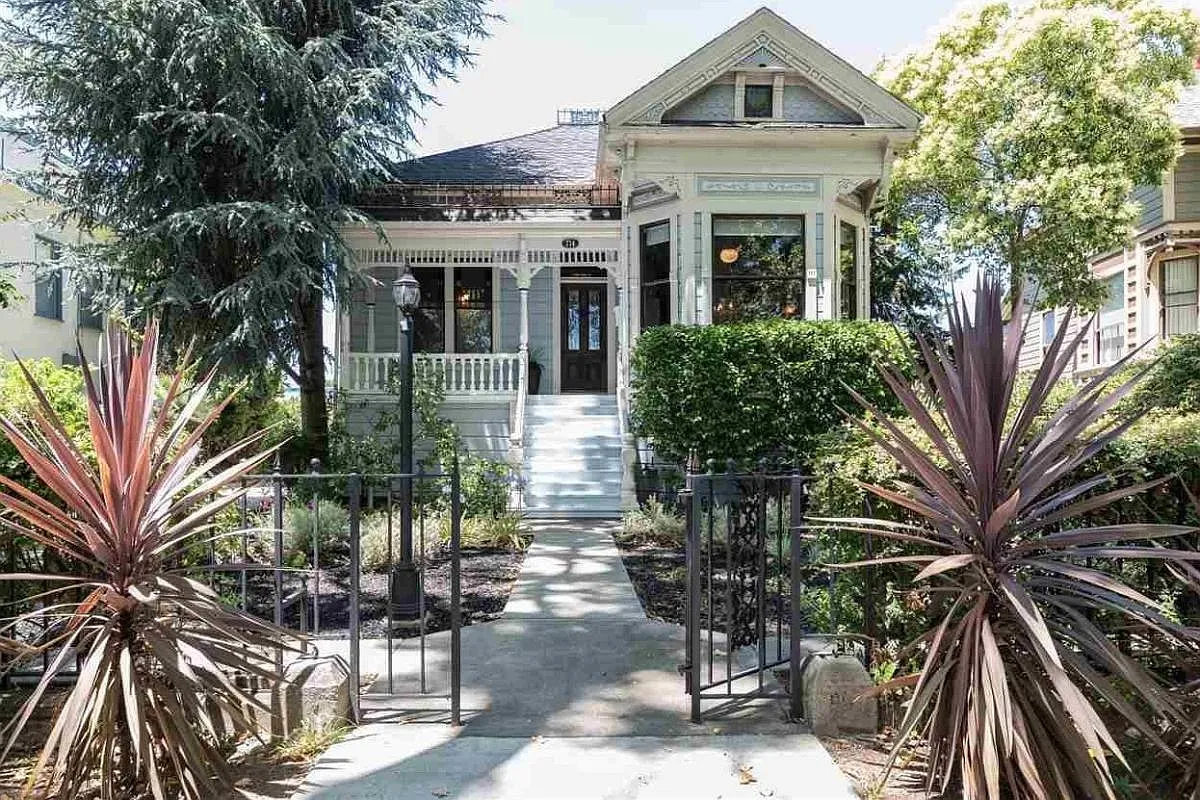714 B St photo 1