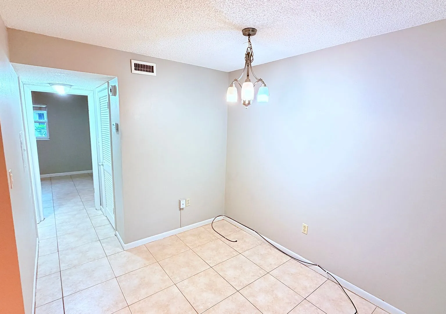 !Price Drop! Great Complex On Lake Killarney (Free Admin Fee) — Photo 4