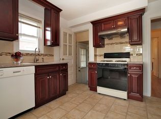 25416 84th Dr, Floral Park, NY 11001