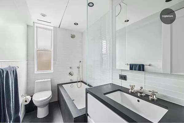 Sold by Triplemint | media 26