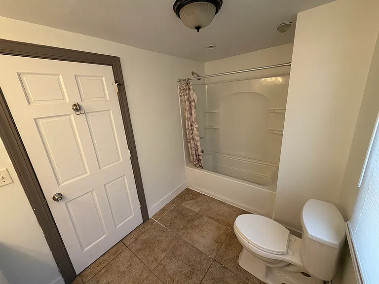 225 W Carroll St #2 — Photo 10