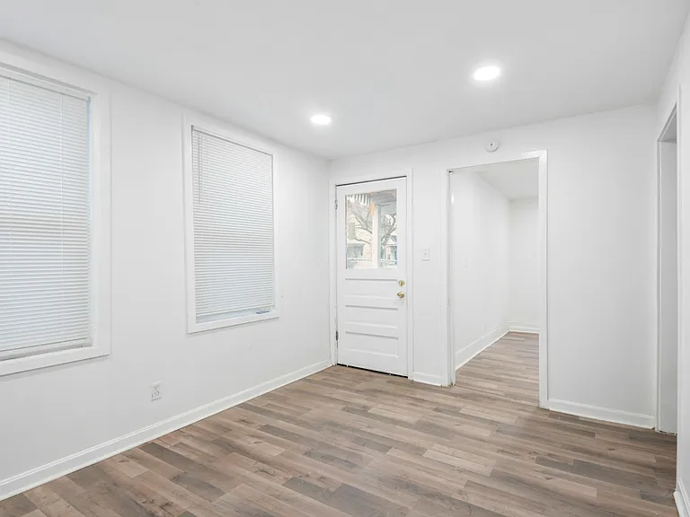 1361 E 45th St #D — Photo 13
