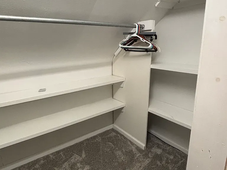 221 Blackstone Dr — Photo 13