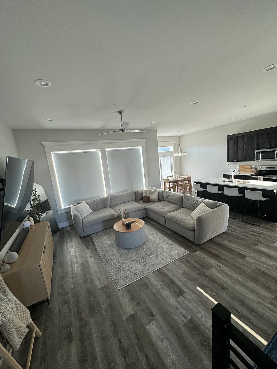 Living room - 4184 Ventura Ave
