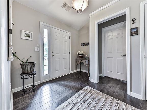 5th image of 203 Oak Hollow Ct