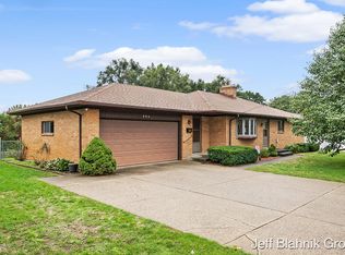 924 Four Mile Rd NE, Grand Rapids, MI 49525