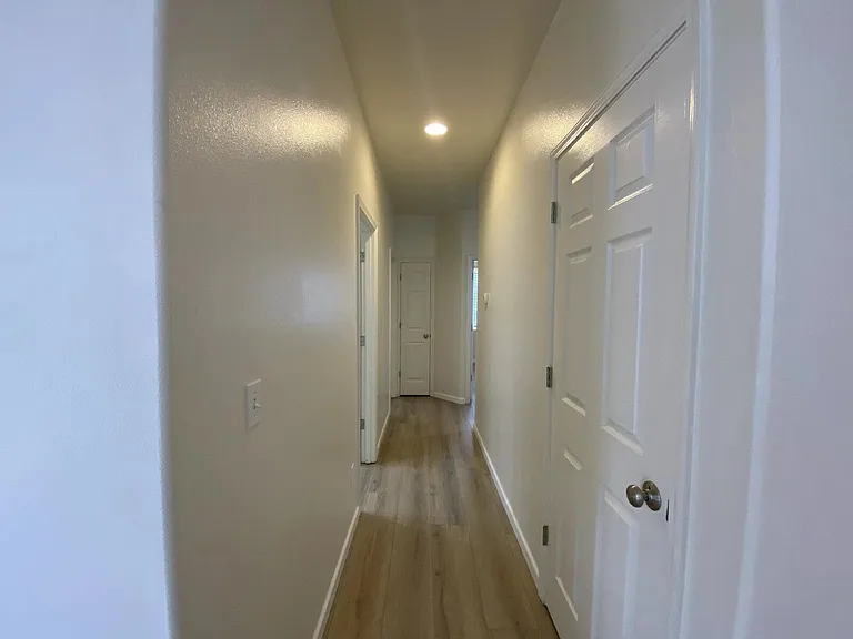 660 Callahan Dr — Photo 27