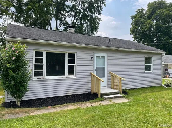 318 Walnut St, Mount Morris, MI 48458