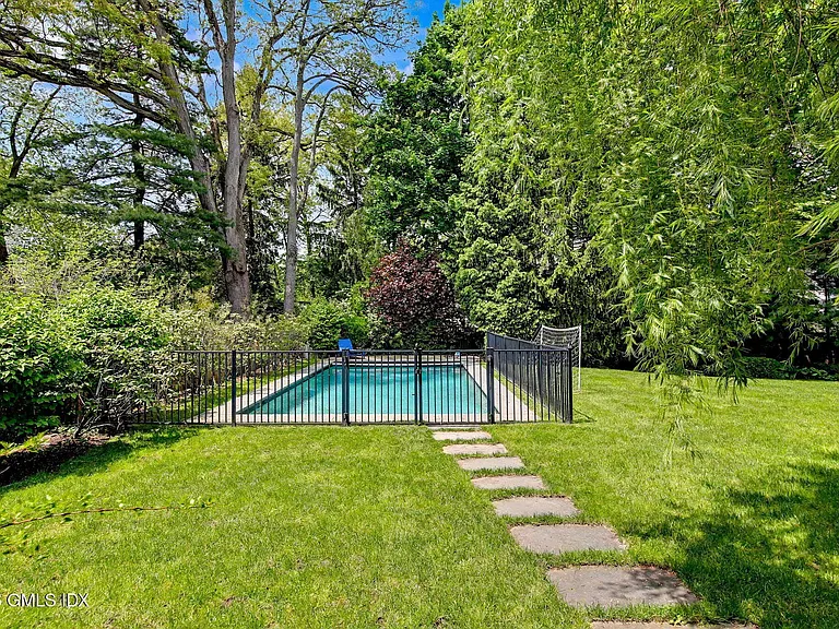42 Breezemont Ave — Photo 24