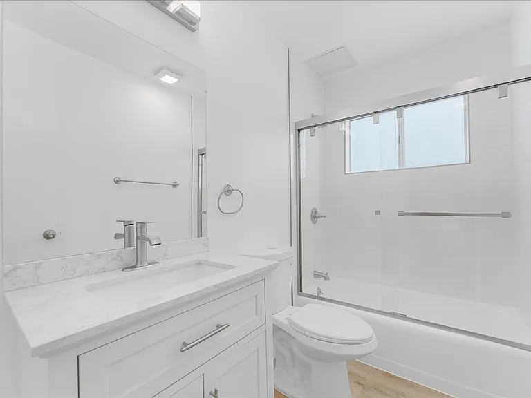 6615 Franklin Ave. — Photo 8