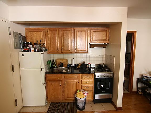3rd image of 336 W 77th St APT 1