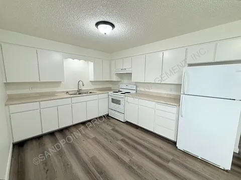 1315 Hickory St #9 — Photo 10