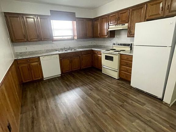 3rd image of 611 W Washington St APT 6