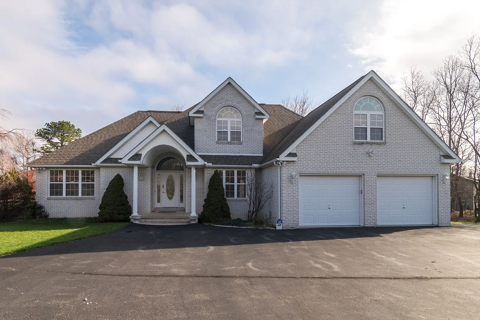 408 Russell Ct photo 1