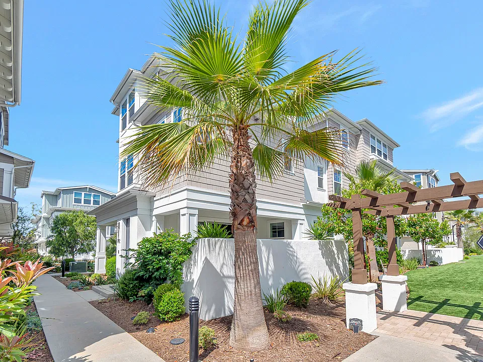 2112 Cresta Dr