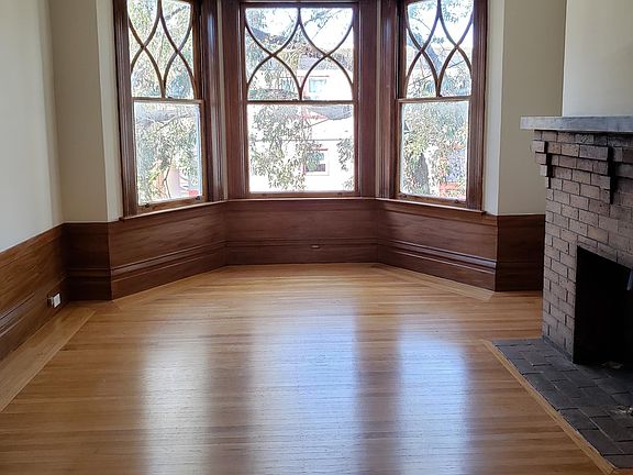 3rd image of 208 Ashbury St