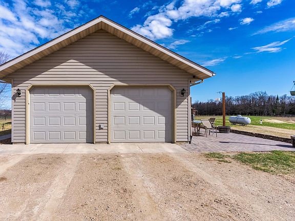 4th image of 18664 Centerline Rd NW