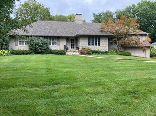 6612 Rainbow Ave, Mission Hills, KS 66208