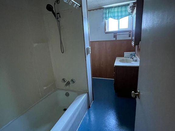 4th image of 517 Jackson St