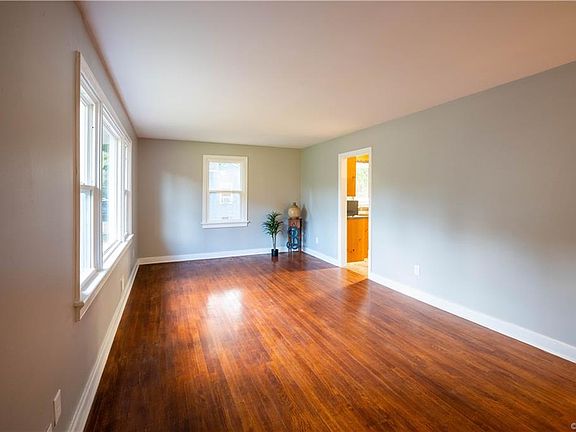 4th image of 5324 White Oak Dr