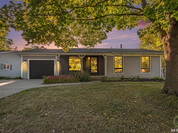 143 Loch Lomond Ave NE, Grand Rapids, MI 49546