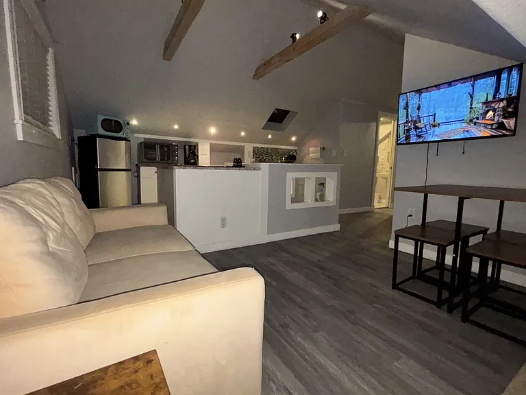 327 Bonfoy Ave #201 — Photo 9