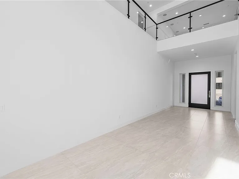 20048 W Mersey Ln — Photo 2