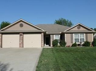 805 SW Lakeview Dr, Grain Valley, MO 64029