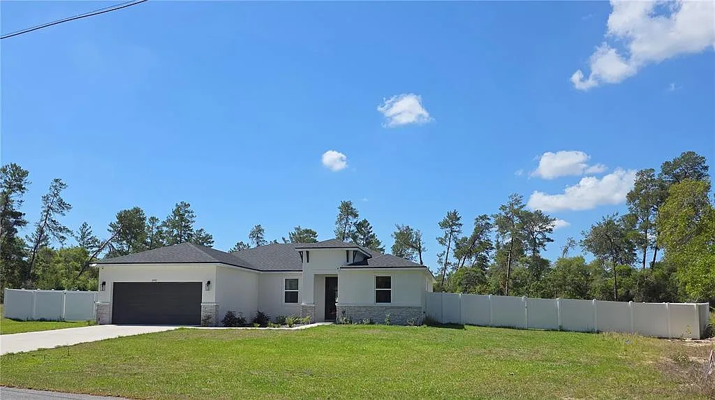 4 bed, 2.0 bath, 1796 sqft, $2,100 — Photo 2