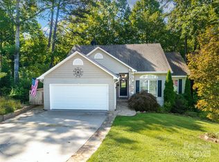 33 Red Fox Ln, Brevard, NC 28712