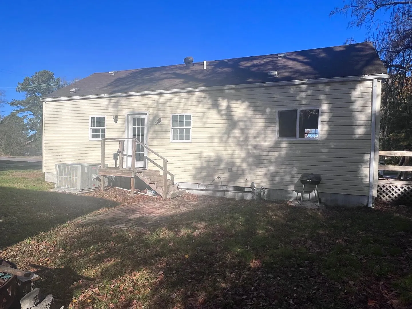 Chesapeake - Cute Renovated 3 Bedroom Cottage — Photo 4