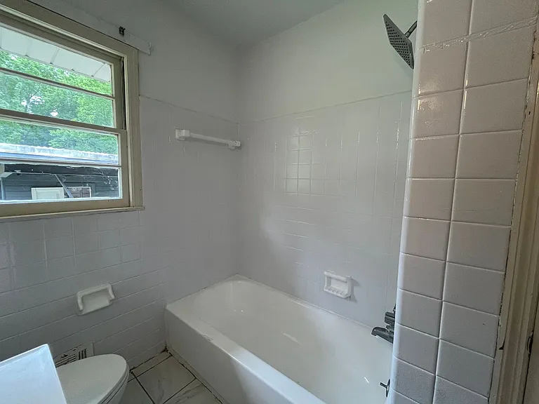 1260 Cherokee Ave — Photo 9