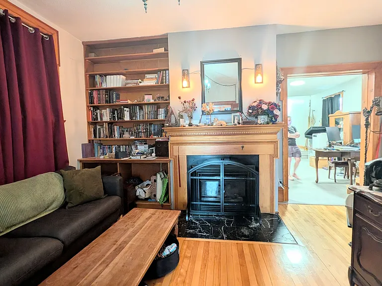 44 Spadina Ave #1 — Photo 6