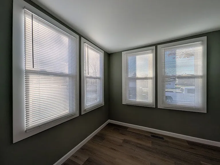 304 E Hill St — Photo 5