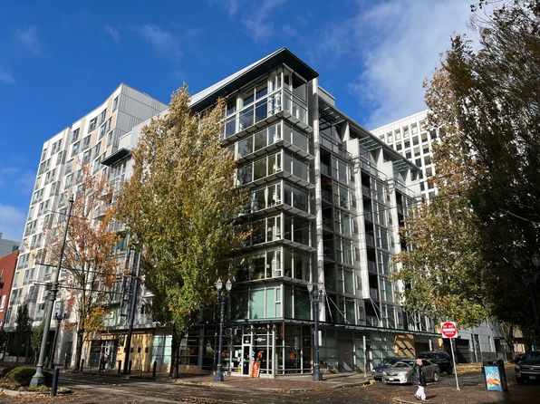 533 NE Holladay St APT 402