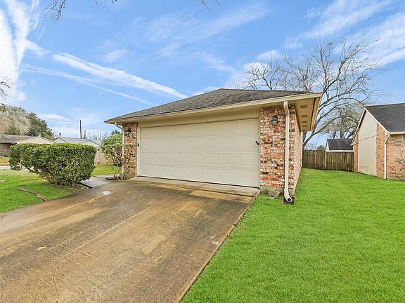 3rd image of 6934 Tara Dr