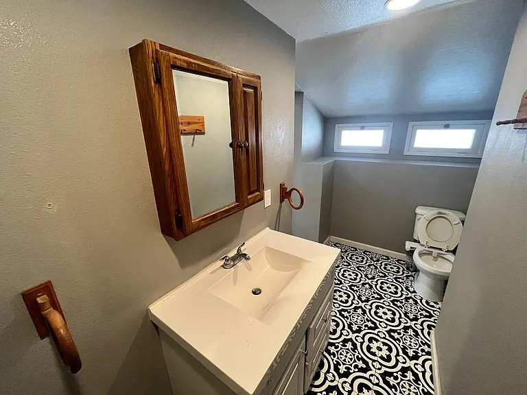 Delano Dr — Photo 12