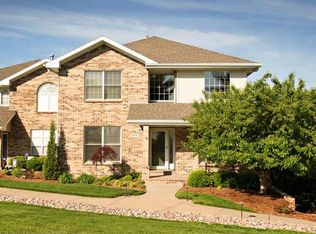 1506 Country Club Pl, Manhattan, KS 66502