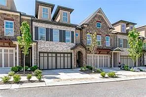 3 bed, 2.5 bath, 2516 sqft, $3,500 — Photo 2