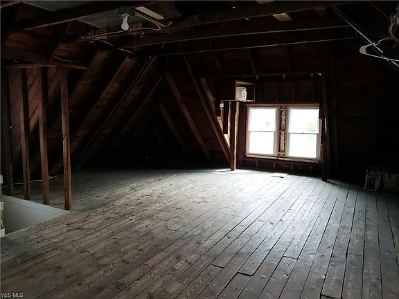 5th image of 1496 Robinwood Ave