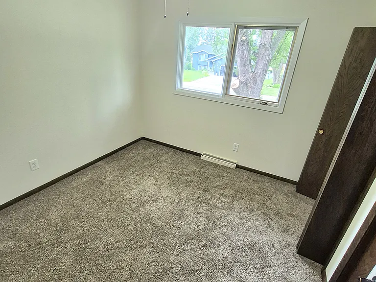 305 8th St N — Photo 8
