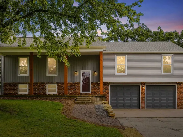 975 Hillcrest Cir, Platteville, WI 53818