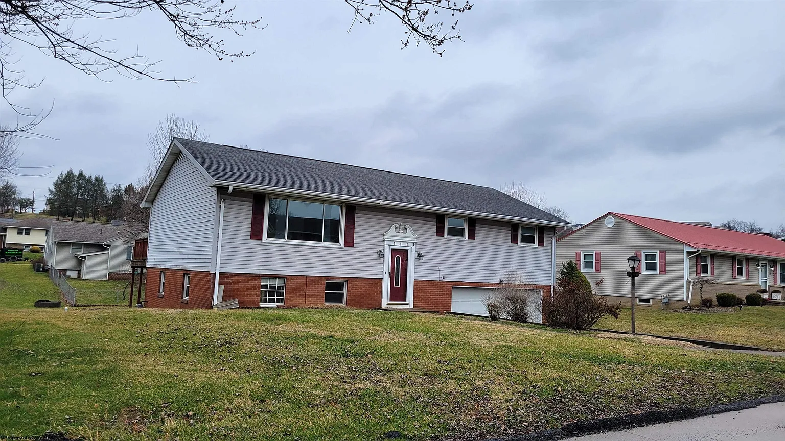 111 Pinewood Ave photo 1