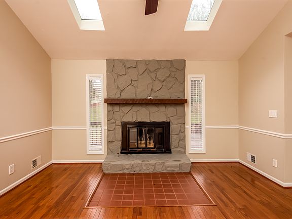 3rd image of 1390 Twin Oaks Cir SE