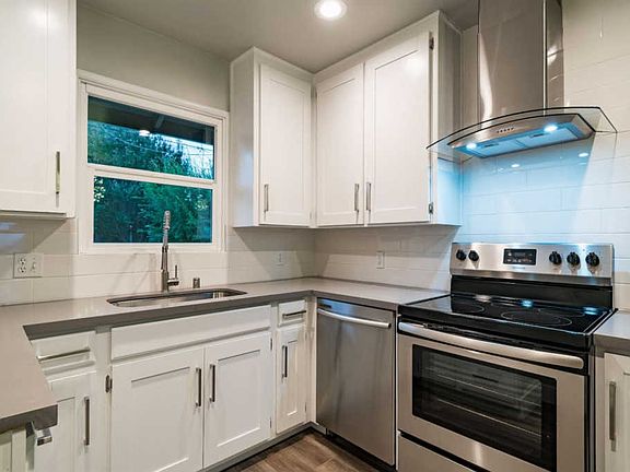 4th image of 1821 W Sussex Way