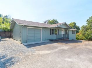 918 NE 10th St, Grants Pass, OR 97526