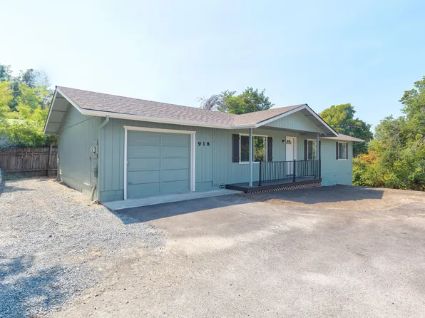 918 NE 10th St, Grants Pass, OR 97526