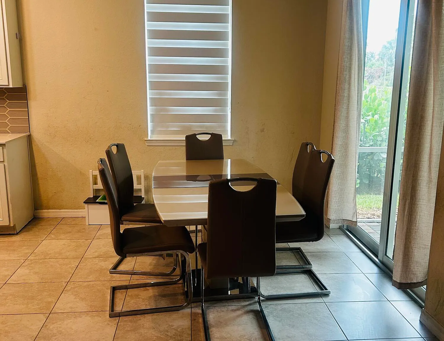4 bed, 2.0 bath, 1849 sqft, $3,000 — Photo 2